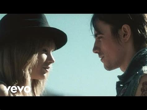 Taylor Swift - 22 + Lyrics (Subtitulada al Español) | Baluart VideoRoll