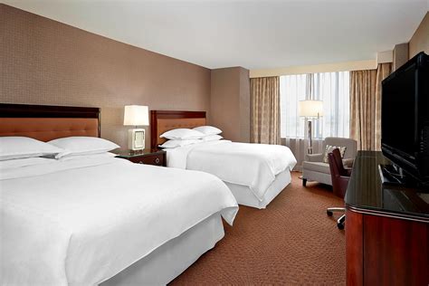 Hotel Rooms & Amenities | Sheraton Parkway Toronto North Hotel & Suites