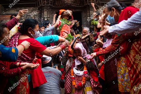 Hindu Devotees Offer Praying On Last Editorial Stock Photo - Stock ...