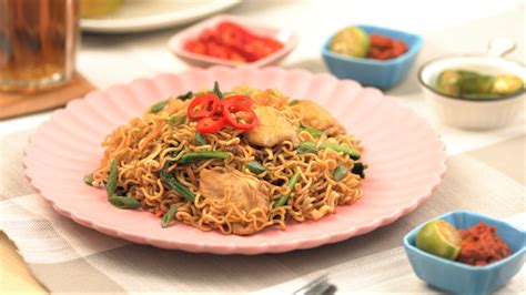 MAGGI® Fried Chicken Noodle Recipe | MAGGI® Malaysia