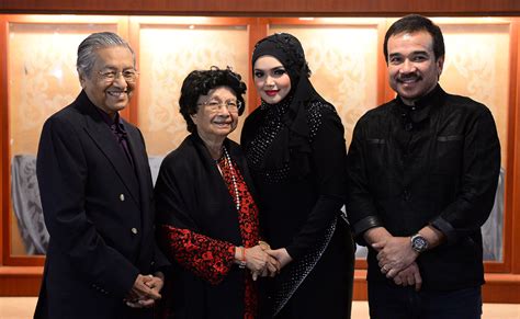 Siti Nurhaliza's Family Harassed For Supporting Current PM Tun Mahathir - Hype MY