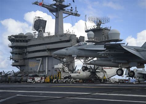 An F/A-18E Super Hornet approaches the flight deck of the … | Flickr