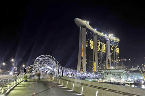 moshe safdie: marina bay sands opens