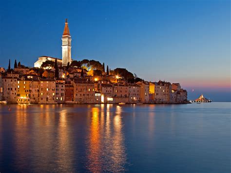 Rovigno di notte, Croazia | Cool places to visit, Croatia beach resorts, Rovinj