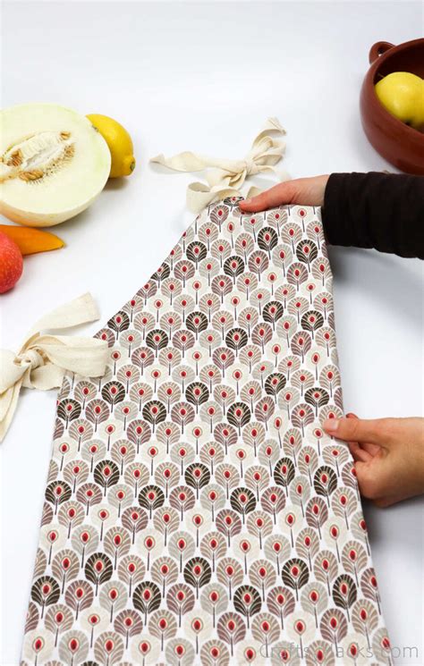 How to Make an Apron (Step-by-Step) - Craftsy Hacks