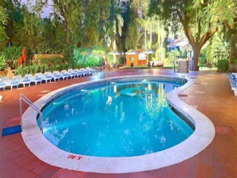 Hotel Clarks Shiraz Agra in India - Room Deals, Photos & Reviews