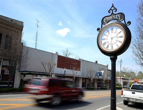 CHIPLEY, FLORIDA | A vehicle travels north through downtown … | Flickr