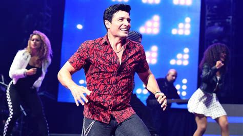 Chayanne demuestra su habilidad para bailar "Payaso de rodeo" | Telemundo