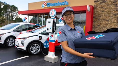 Domino’s Electrifies Its Pizza Delivery Cars