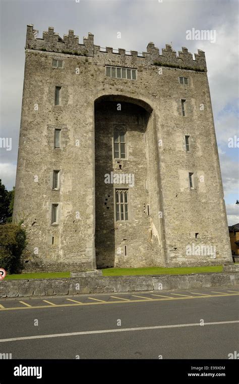 Bunratty Castle (Ireland Stock Photo - Alamy