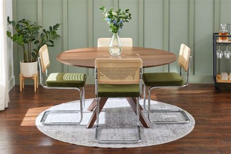 Is a Round Table Better for Small Spaces? - EatHappyProject