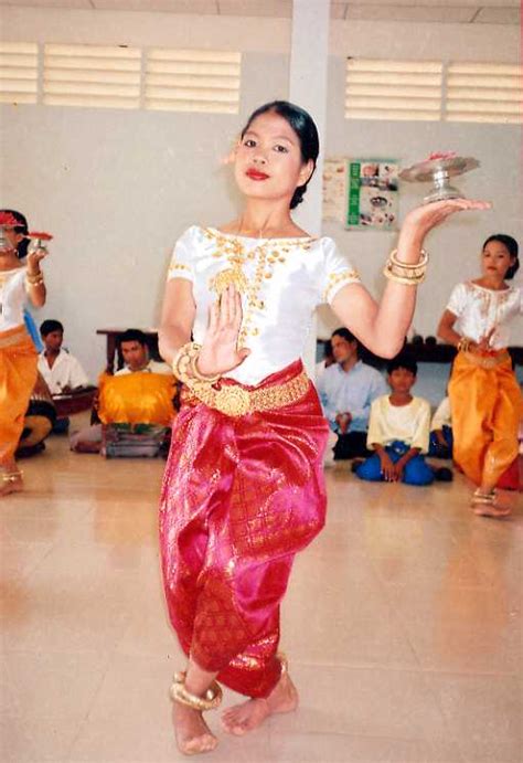 5 Traditional Dresses of Singapore