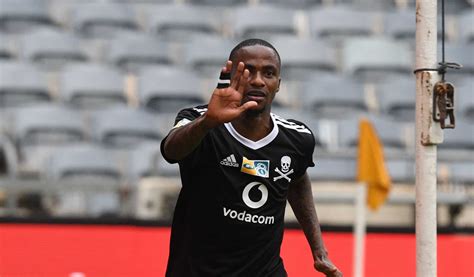 Orlando Pirates' Thembinkosi Lorch drips in R13 000 swag - MobSports