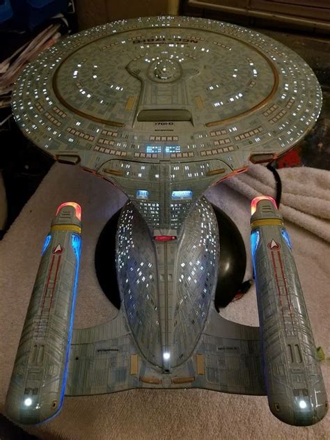 Pin by Sebastián Píriz on Toys and figures | Star trek ships, Star trek ...