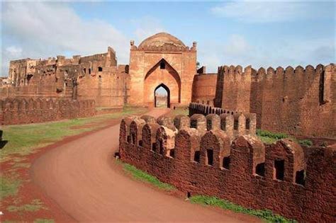 Road Trips to Explore The Forts in Karnataka - 11 Famous Forts to Visit in Karnataka with Pictures