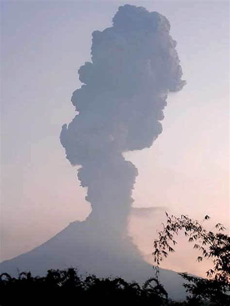 Gunung Merapi Erupsi, Warga Tetap Bertani – Loremipsum.id