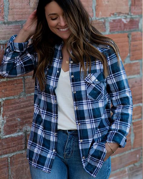 Rachel Flannel in 2020 | Flannel fashion, Shirt and jeans women, Shirt outfit women