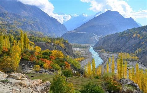 5 Days 4 Nights Hunza Valley Standard Tour - Pakistan Travel Diaries