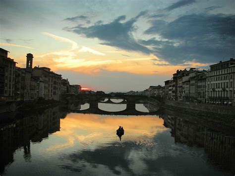 Ponte Santa Trinità Florence facts, with view of Ponte Vecchio.