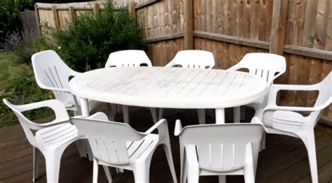 White Plastic Table Cleaning Tips| सफेद टेबल की सफाई कैसे करें| White Furniture Ki Safai Kaise ...