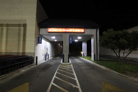 Texas LED Lighting: HEB Pharmacy Drive Thru San Antonio Texas USA Retro 320mh to 48w LED