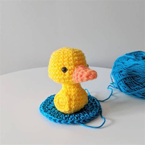 Happy almost New Year! This is the rubber duck amigurumi pattern that I promised a little while ...