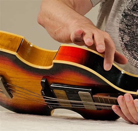 Paul McCartney's First Höfner is back! - deBassist.nl