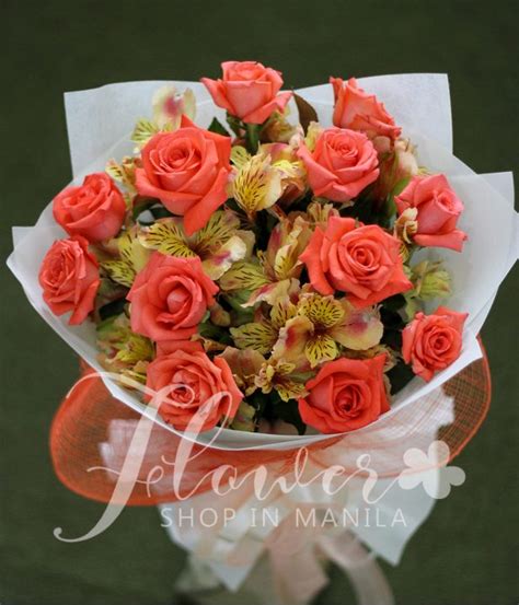 1 Dozen Peach Roses w/ Alstroemeria (Round Bouquet)