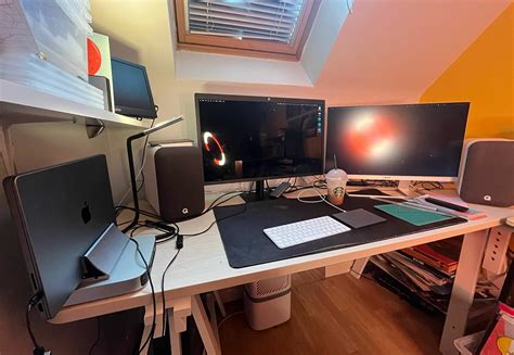 Peter Cooper's setup for programming, writing newsletters, and listening to vinyls | Hacker Stations