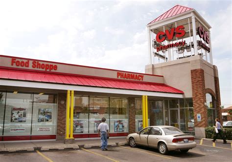 CVS Employee Brawls With Customer in Chicago Store, Video Shows - Newsweek