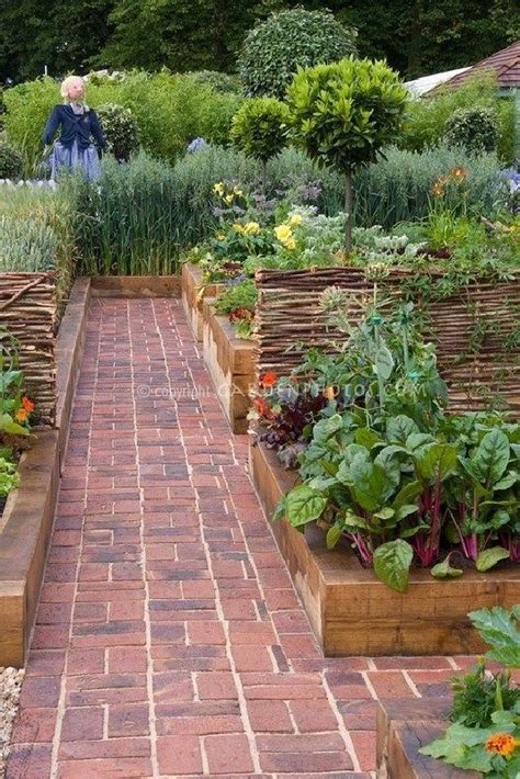 Best Brick Planter Ideas and Pictures 47 | Garden design, Beautiful gardens, Garden planning