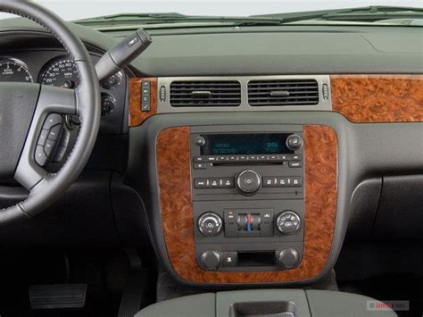 2007 Chevrolet Suburban: 7 Interior Photos | U.S. News