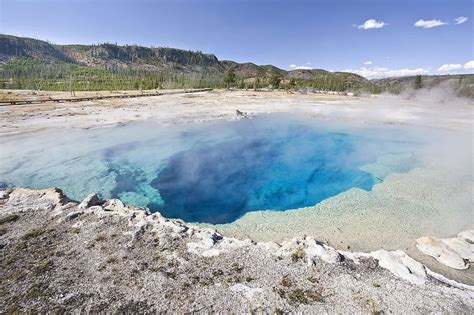 10 Beautiful Hot Springs of Yellowstone National Park | Amusing Planet