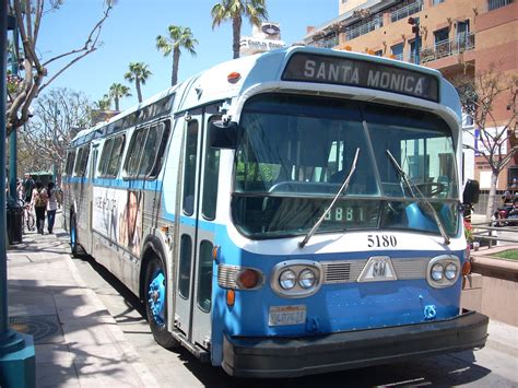 Santa Monica's Big Blue Bus New Look at Third Street Promenade, front ...