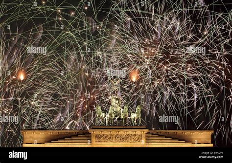 Fireworks over the Brandenburg Gate, Berlin, Germany Stock Photo - Alamy