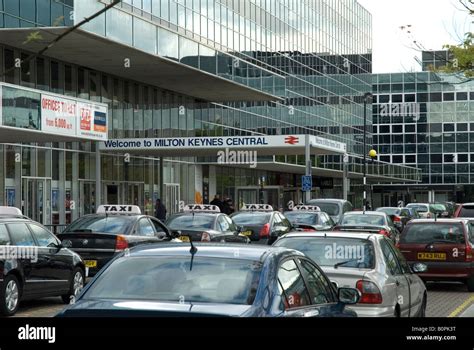 Milton Keynes Central Railway Station Stock Photo - Alamy