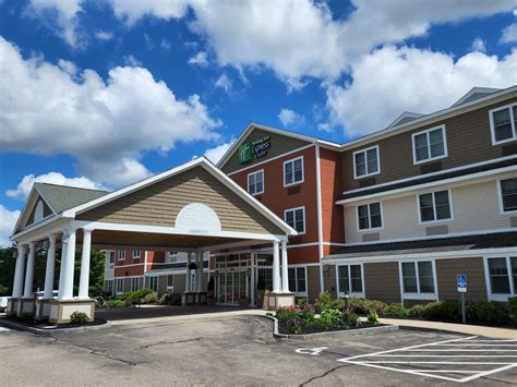 New Hampshire Hotel in Rochester, NH | Holiday Inn Express & Suites ...