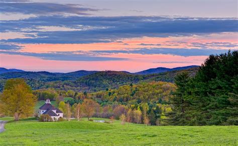 Beauty over the Green Mountains in Vermont. #Vermont | Vermont, Green mountain, New england states