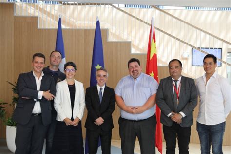 Visite du Consul Général de France au lycée français de Shanghai sur le ...