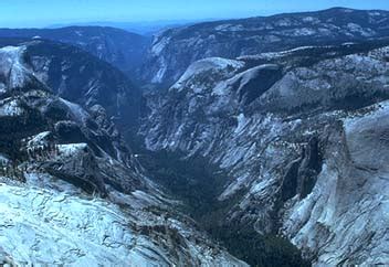 U-shaped valley, Yosemite National Park, California.