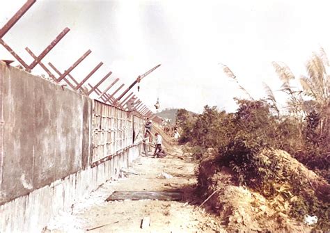 The construction of MALAYSIA/THAILAND border wall. Circa 1980. : r/malaysia