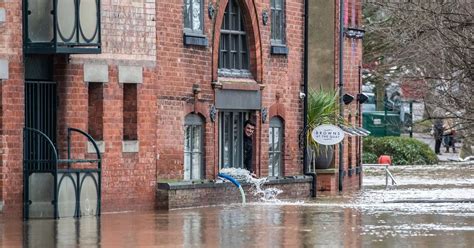 Worcester floods as River Severn levels continue to rise ...