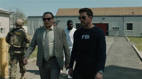 Ray-Ban Men's Sunglasses In FBI: Most Wanted S04E20 "These Walls" (2023)