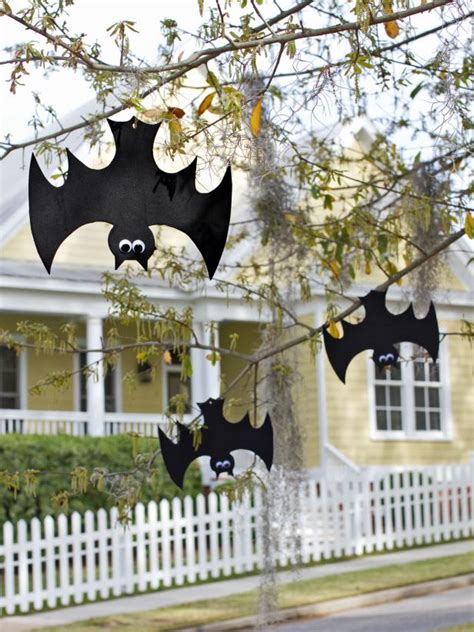 Halloween Bat Decorations | Bat Crafts for Kids | HGTV