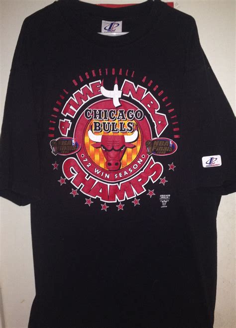 VINTAGE CHICAGO BULLS 4 TIME NBA CHAMPIONS T- SHIRT BY: LOGO ATHLETIC