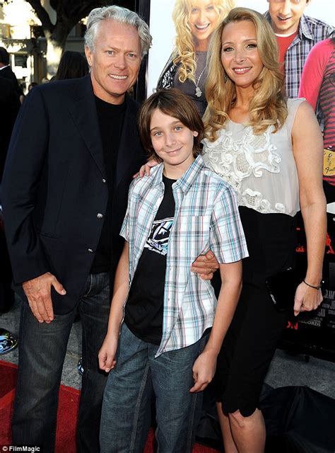 Lisa Kudrow looked youthful on Trevor red carpet | Daily Mail Online