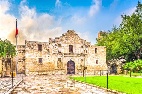 The Alamo in San Antonio - A Historic Texan Landmark – Go Guides