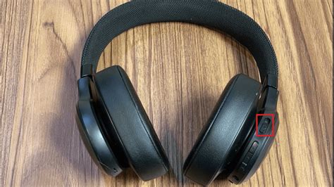 How to Put JBL Headphones in Pairing Mode? 5 Method Explained - Sound Gear Authority