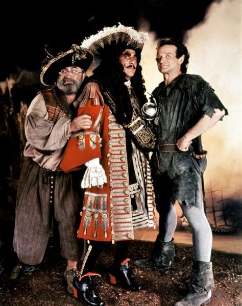 "Hook" promo still, 1992. L to R: Bob Hoskins, Dustin Hoffman, Robin Williams. | Robin williams ...