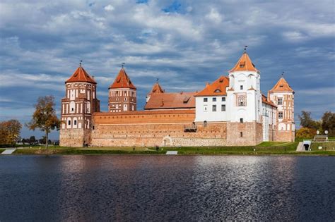 Premium Photo | Travel belarus background medieval mir castle famous ...